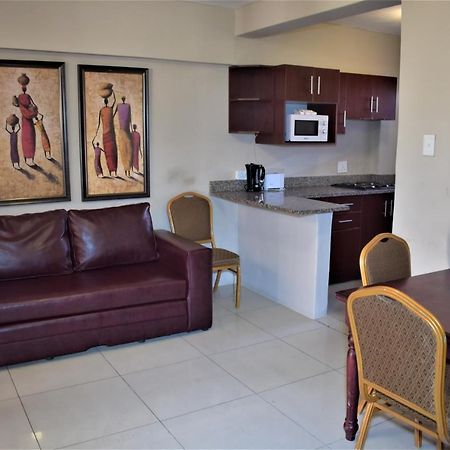 Emakhosini Self-Catering Apartments ダーバン エクステリア 写真