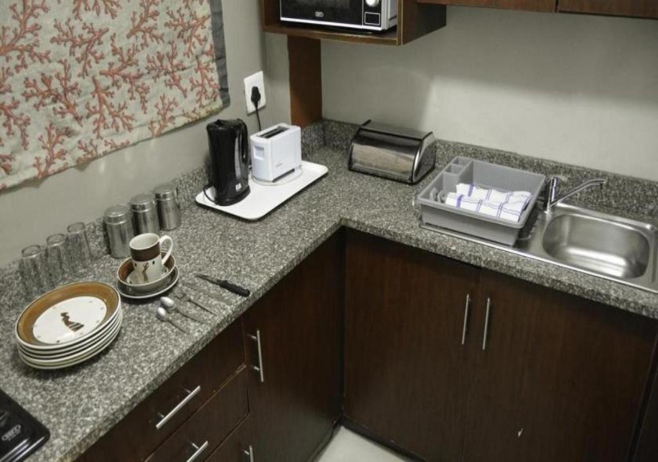 Emakhosini Self-Catering Apartments ダーバン エクステリア 写真
